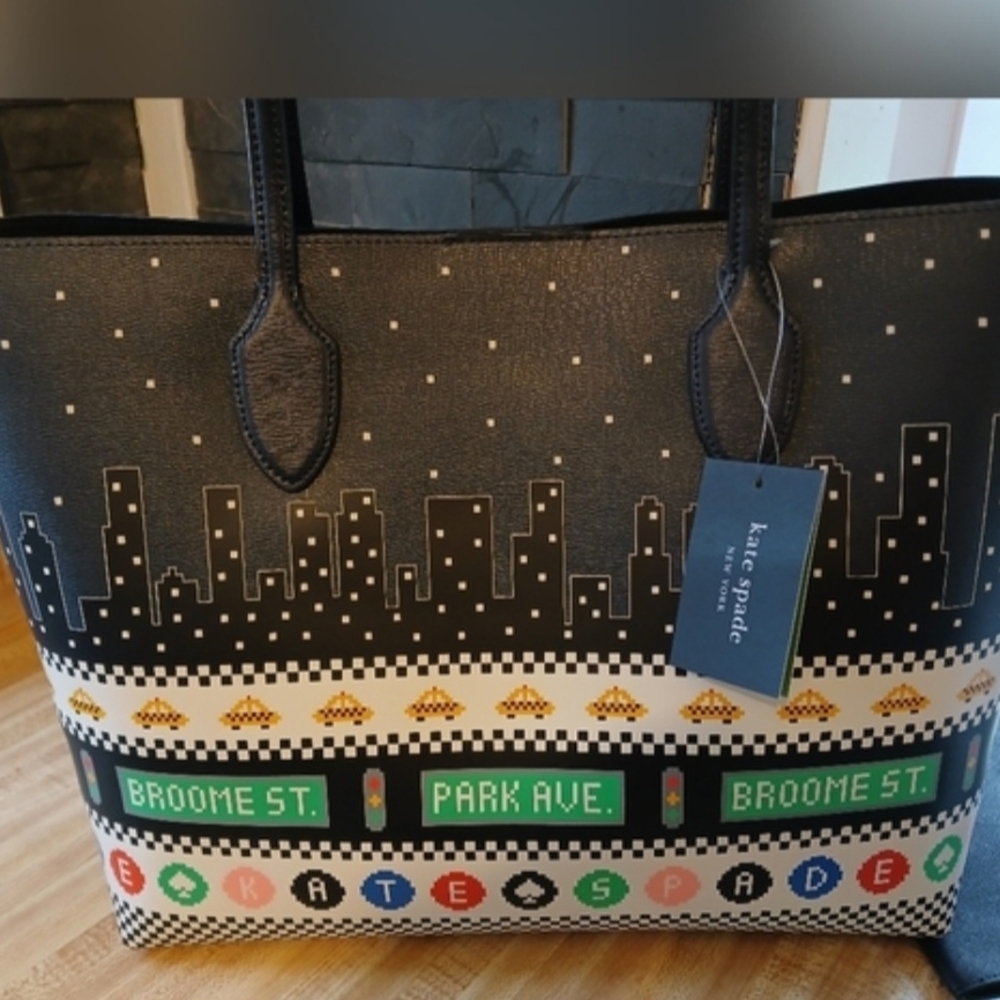 💥LOW START Kate Spade Big Apple Tote AND Wristlet - Picture 5 of 9